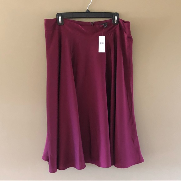 Ann Taylor Dresses & Skirts - Beautiful NWT Ann Taylor Skirt!